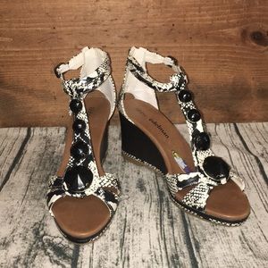 Libby Edelman Bani Style Wedge Sandals